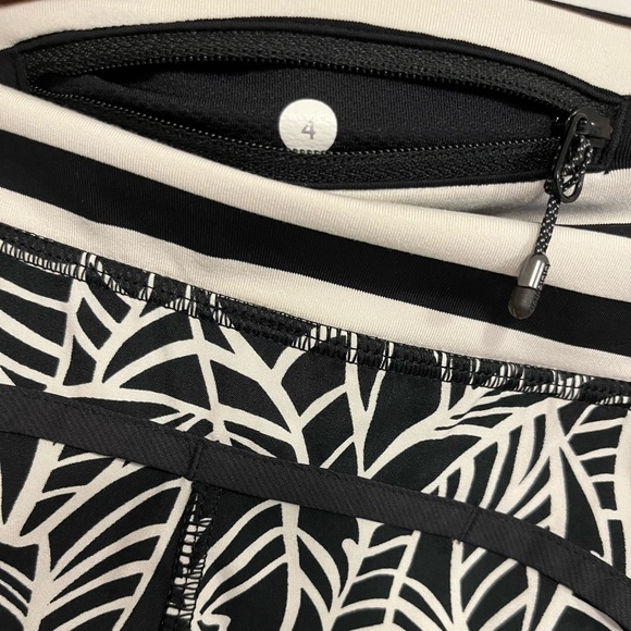 Lululemon Run Times Short *4-Way Stretch Pretty Palm Black Angel Wing 4 - Picture 16 of 16